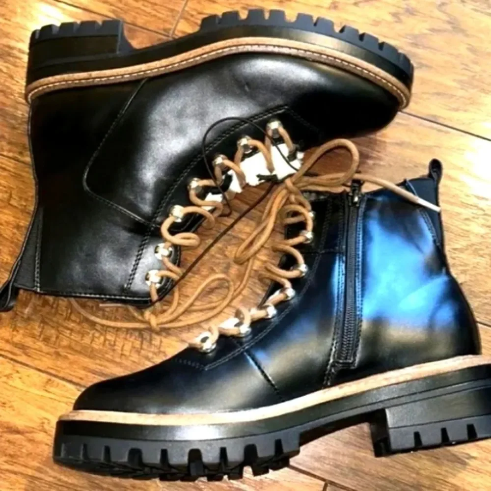 Womens black faux leather hiking boots sz.6